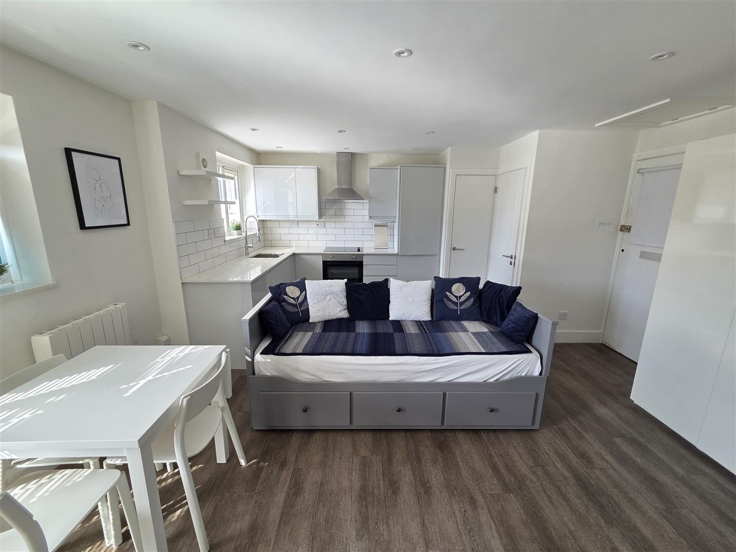 Highmoor, Marina, Swansea, SA1 1YE
